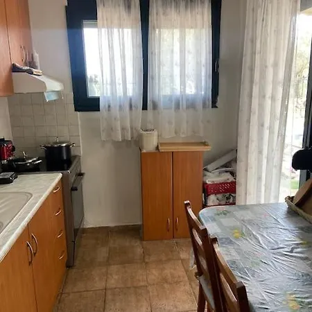 ένα πλήρως εξοπλισμένο εξοχικό *